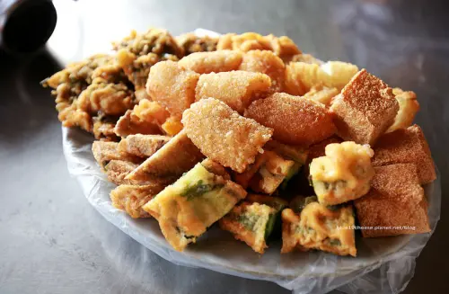 【台中西區】南屯廟口炸粿 - 下午三點開始美味炸物.滿百打卡還可以送地瓜一份耶.大忠福德祠旁