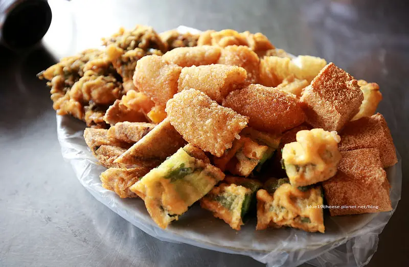 【台中西區】南屯廟口炸粿 - 下午三點開始美味炸物.滿百打卡還可以送地瓜一份耶.大忠福德祠旁