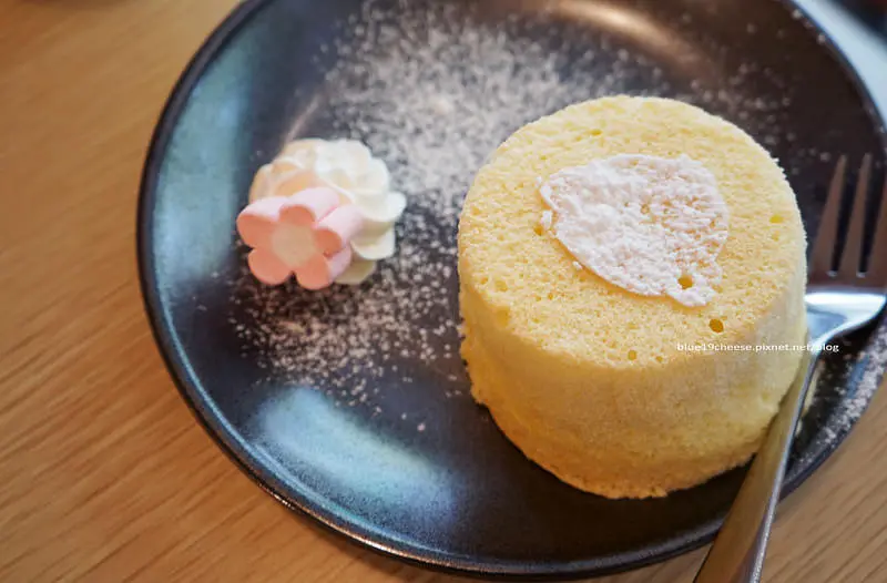 【台中豐原】小幸福咖啡 - 生乳酪檸檬起司蛋糕好吃.熊貓餅乾來一份.正妹老闆娘在豐原安靜郊區小幸福喔