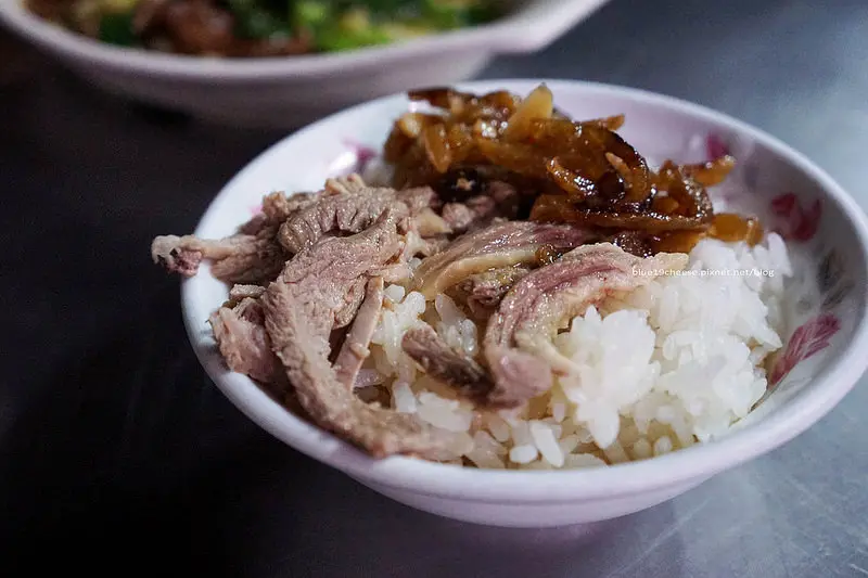 【台中太平】原味鴨肉飯 - 國泰建材公司騎樓.熱炒選擇性多又不貴.小碗鴨肉飯才20元.三郎水果行旁邊.坪林公園和勤益大學附近