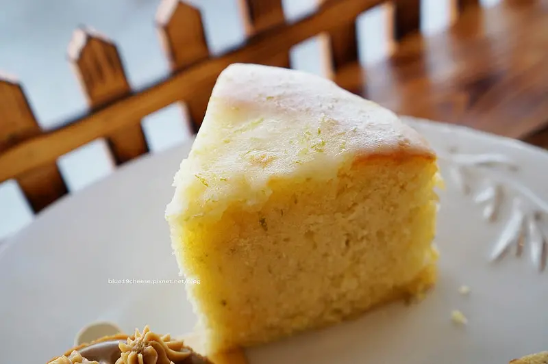 【台中西區】二月 森 烘焙工作室 forêt de février pâtisserie - 澳洲甜點生活點滴.檸檬蛋糕和香醍咖啡塔試試看.之後還會有早午餐和愛情巴士雅座耶.5/2試營運.6/12開幕