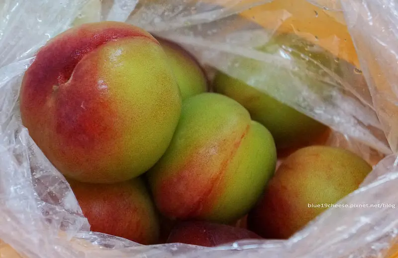 【台中沙鹿】泰式情人果 - 醃桃子李子情人果.約4-6月.總愛來買醃桃子李子.沙鹿永承內衣專賣店前.沙鹿市場內