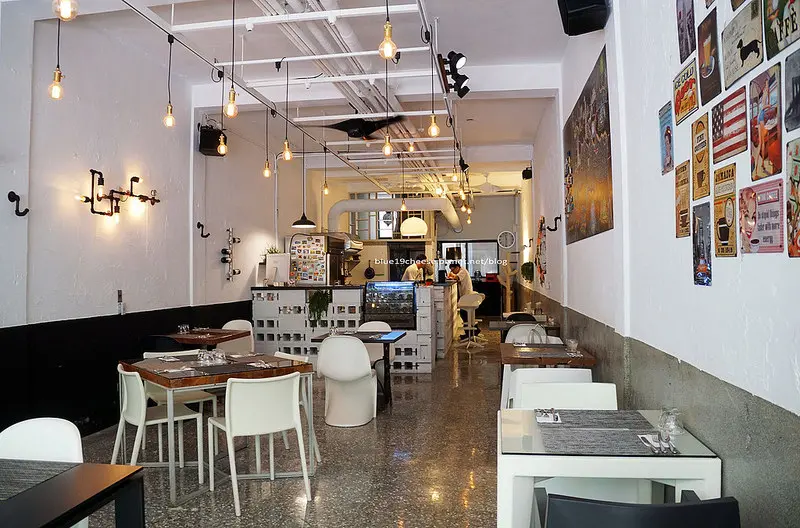 【台中西區】鍋子餐廳Patella - 環境工業風帶設計感.二樓還有會議桌可預約.地中海奶油鮭魚和特製豬排都還不錯.近向上國中和美術館