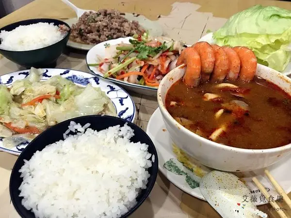 【台中西區】噓!!!!別大聲嚷嚷，這間泰國菜價格只要一般餐廳的1/2倍，每道餐點超級道地且口味又酸又辣，是不是應該要來試試呢？ || 泰國小吃