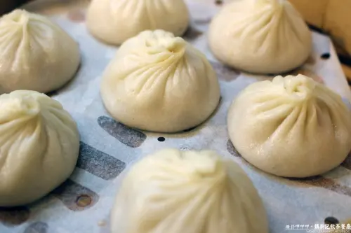 鎮新記飲茶餐廳✪皮薄餡多滋味好，實在好吃咧~104.05.17