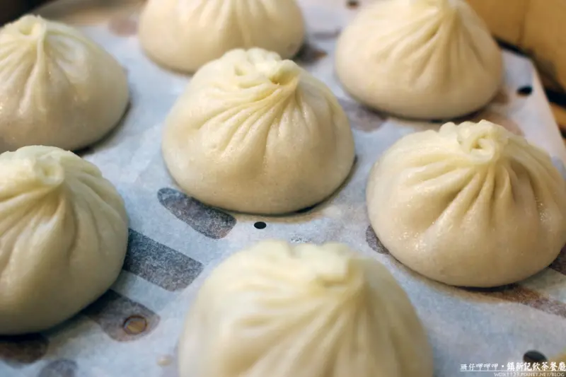 鎮新記飲茶餐廳✪皮薄餡多滋味好，實在好吃咧~104.05.17
