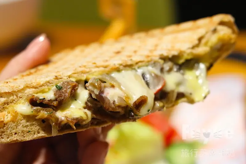 |台北內湖‧食| 康熙來了推薦爆漿牛肉起司帕尼尼/N訪《Campus Cafe》免費插座/wifi/近捷運西湖站