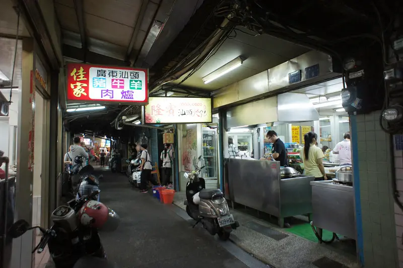 屏東夜市隆賓汕頭火鍋@冬天就是要吃燒呼呼的鍋壓