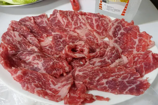 【食記】屏東民族路夜市。隆賓汕頭火鍋~霜降牛肉必點阿!!