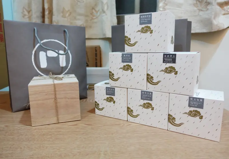 『伴手禮推薦│宅配│禮盒』開門茶堂-簡約精緻、富有設計感、親赴產地挑選的茶葉、逢年過節送禮好選擇