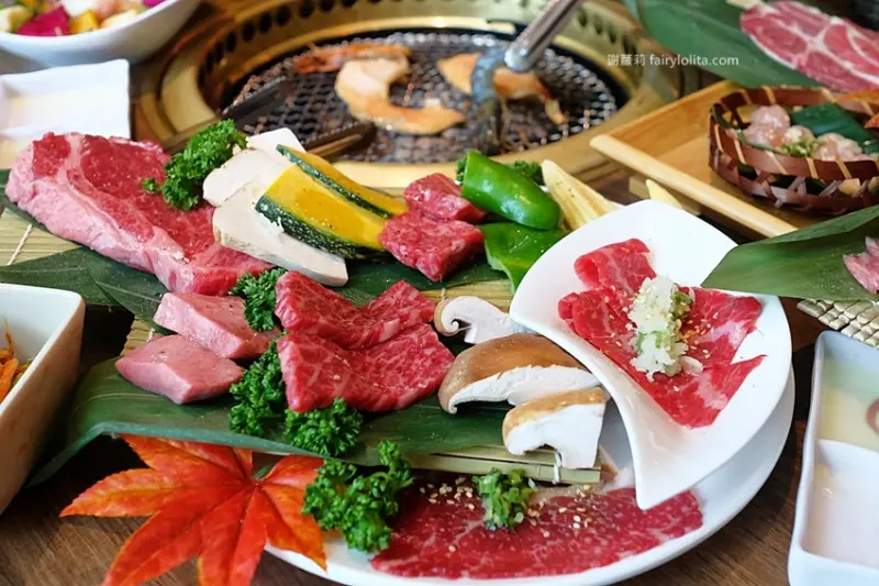 乾杯燒肉居酒屋。開吃10種頂級燒肉，滿滿和牛香通通吞下肚，中秋節雙人套期間限定，錯過等明年！ @蹦啾♥謝蘿莉 La vie heureuse