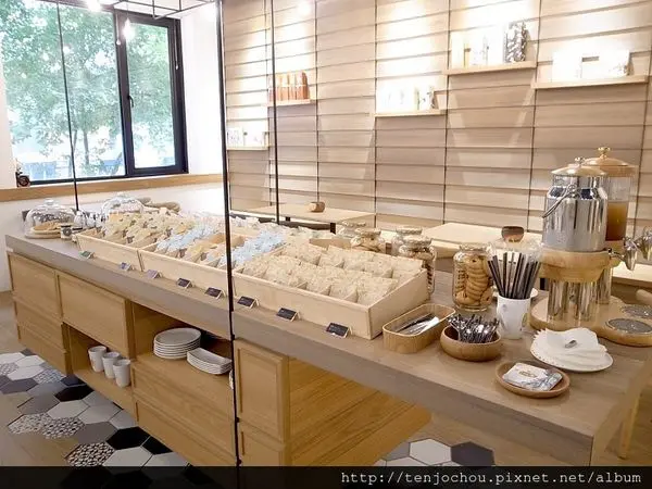 花花，甲飽沒【台北食記】一之鄉甜點體驗所 全品項吃到飽 現烤蜂蜜蛋糕 中山站下午茶推薦