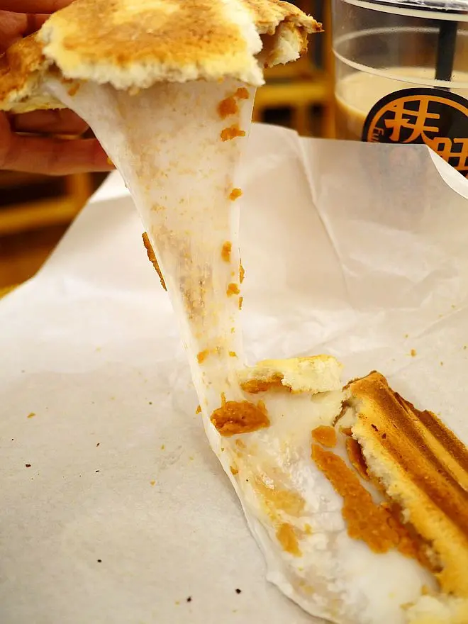 【台北】東區 扶旺號鐵板吐司‧最近快速竄紅的人氣創意早餐‧燒燒麻糬熱壓三明治！