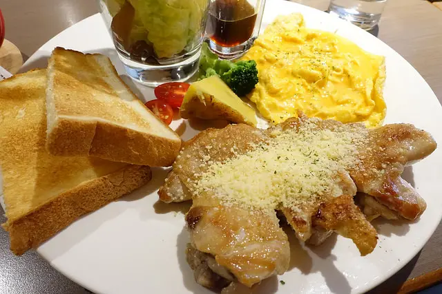 【親子親善餐廳】高雄苓雅區/文化中心。樂樂小時光~有機食材&親子遊戲區