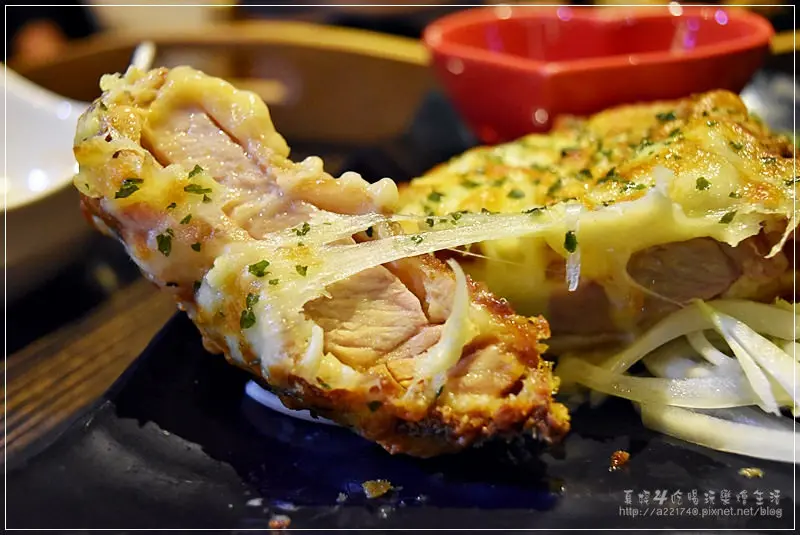 [板橋美食-府中站] 愛茶棧。板橋原宿商圈美食推薦。茶坊簡餐桌遊多功能複合餐廳。女僕伺候好所在。