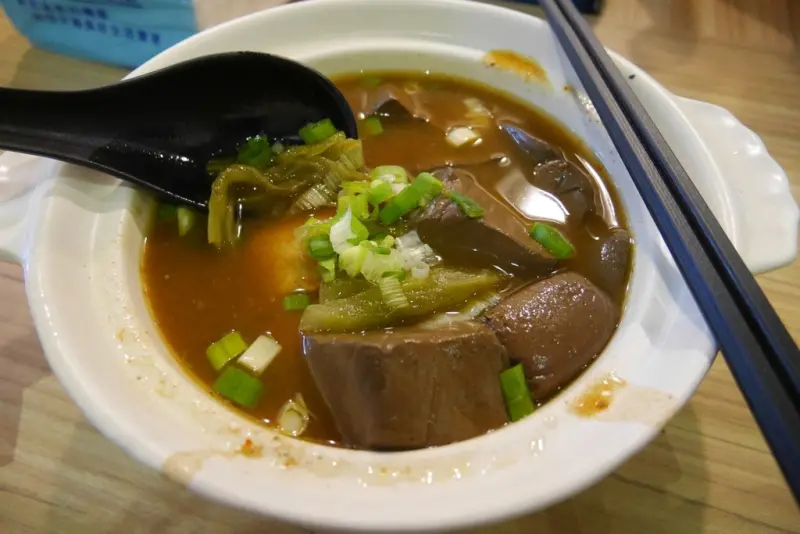 永和四號公園美食｜Mr.雪腐 熱食開賣囉～微辣鴨血豆腐煲好好吃 ｜捷運永安市場站