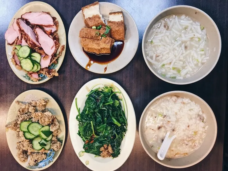【台北｜永安市場站】阿榮香菇肉粥＿永和四號公園銅板宵夜美食＿古早味勾人回憶的香菇肉粥及米粉湯