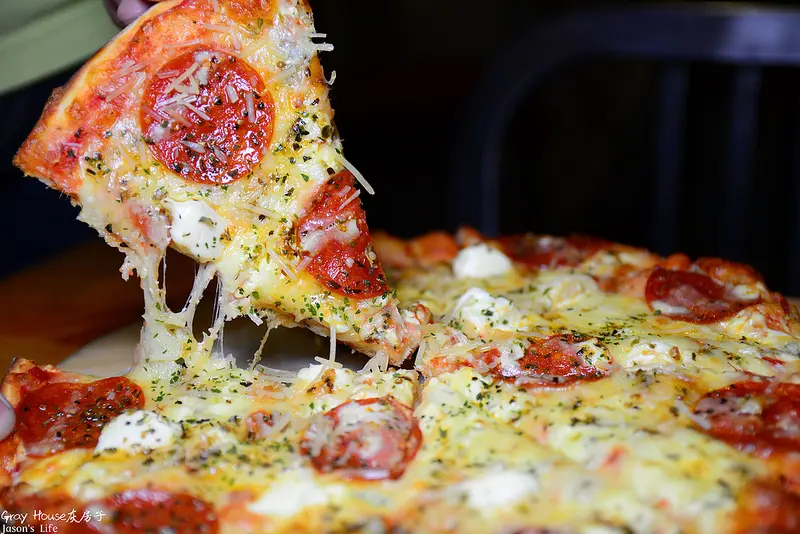 【台中北區│美食】近中友百貨，平價義大利麵，逛街累了很適合來這用餐休息，餐點好吃極推薦。Gray House灰房子