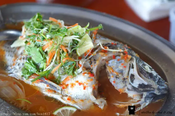 【南投。埔里】藏身於茭白筍田中的活魚餐廳。公田溝休閒廣場