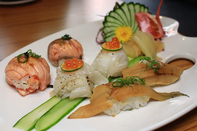 【新北｜鶯歌美食】東街日本料理，創意套餐料理，滿滿海味CP值超高，季節限定馬糞海膽、黑鮪魚腹肉。