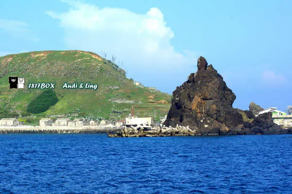 【澎湖。望安】東嶼坪嶼。南方四島。第九座國家公園。海上關公。正氣凜然地望海護衛著