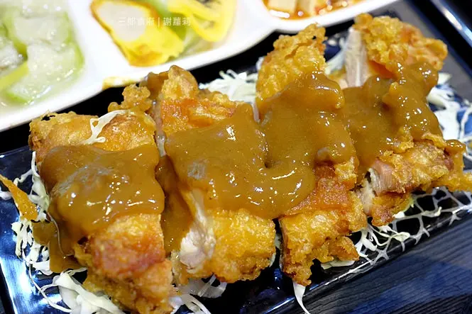 《台中♥食記》三郎食府。價格平實好味道，擁有超高ＣＰ值的深夜食堂！