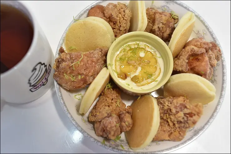 《捷運板南線美食/府中站》板橋南雅夜市必吃美食~微淇甜蜜屋N訪！小朋友秒殺的日式炸雞鬆餅+輕飄飄夢幻香蕉舒芙蕾+超夯珍珠奶茶雪花冰三連彈！