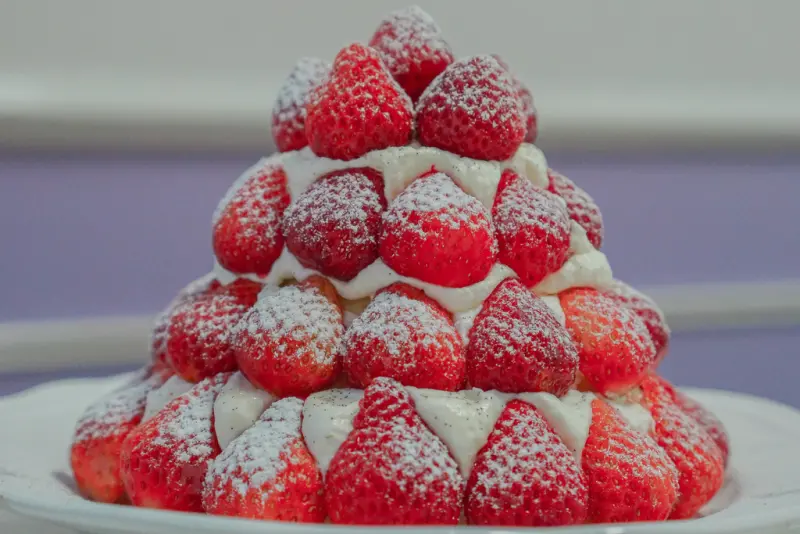 『魔王在吃 微淇甜蜜屋- Weichi Sweets』新北板橋區 冬天限定-草莓森林鬆餅塔/草莓聖代/草莓牛奶 草莓控必點這套全餐『內文有店家資訊』