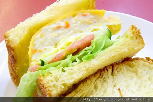 花花，甲飽沒【台北食記】料多到爆出來！超好吃薯泥蛋起司丹麥吐司 早安美芝城南昌店 南門市場早餐推薦