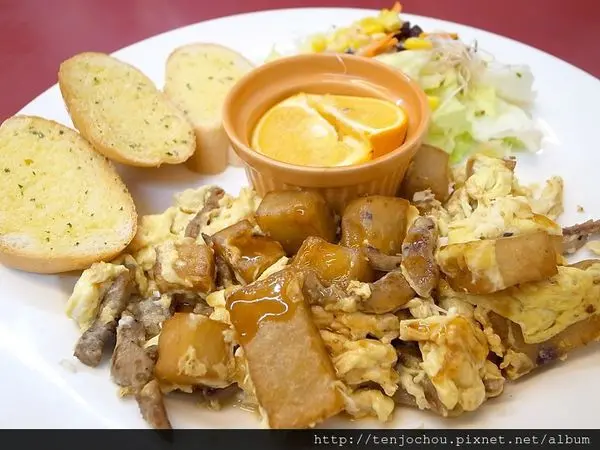 花花，甲飽沒【台北食記】超澎湃早午餐附飲料百元有找 平民美食玩出新創意 早安美芝城南昌店 中正區早餐推薦