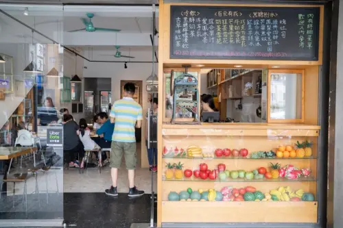 台中 剛好冰果室｜巨無霸愛文芒果冰配上豪華天使紅蝦炒泡麵！！ · 算命的說我很愛吃