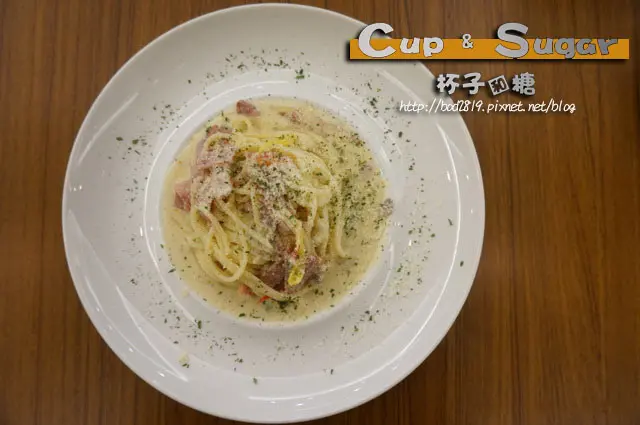 【台中東海】Cup & Sugar 杯子和糖－獨特星座杯子蛋糕，每個星座都有喔，義大利麵不錯(東海藝術街)