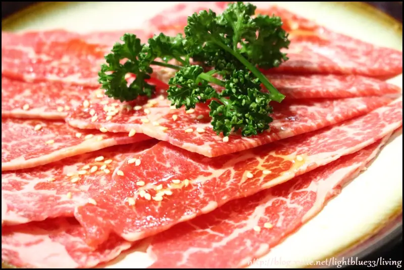 [中山站美食]七條龍炭火燒肉(林森店)～首推牛肉和松阪豬