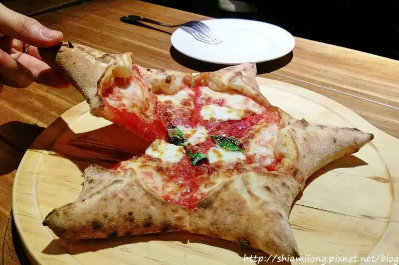 【台南】東區 ★ Nero Vulcano Pizzakaya  黑.火山披薩居酒屋 - 下班後的聚餐、吃點披薩小酌一下