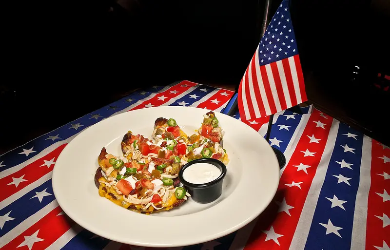 超好吃的焗烤美國馬鈴薯皮再進化--辣味香雞烤薯皮太好吃啦!! TEXAS ROADHOUSE 民生店!!