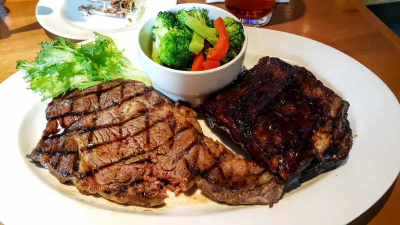 Texas Roadhouse德州鮮切牛排民生店，肋眼牛排鮮嫩多汁