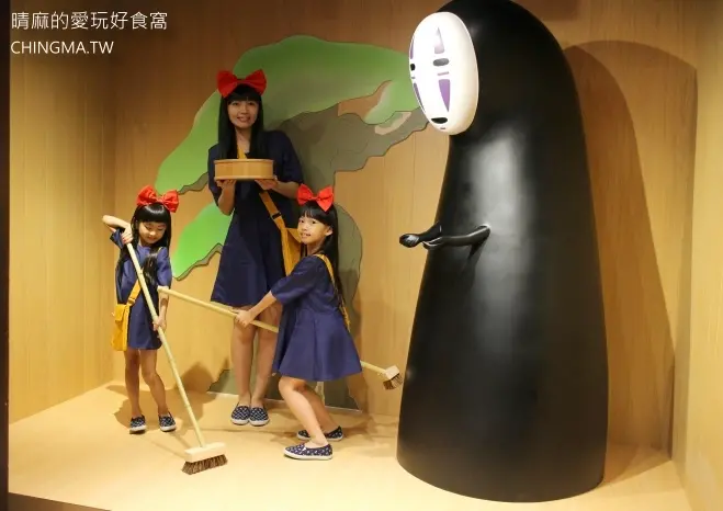 ATT 4 FUN B1F│吉卜力專賣店【橡子共和國台灣信義店】神隱少女油屋場景~原比例無臉男駕到啦!!!(母女三人cos魔女宅急便琪琪特輯圖多XD)