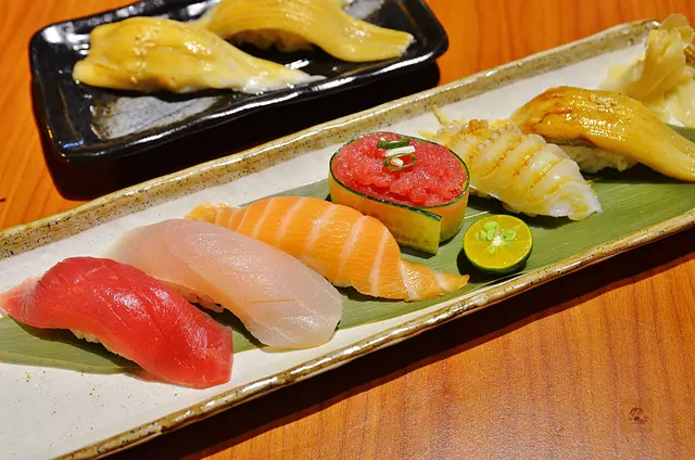 <台北板橋>食記:和魂屋~便宜平價的日本料理店，大推好吃的鮭魚肚丼飯和星鰻炙壽司，近捷運新埔站、新埔市場