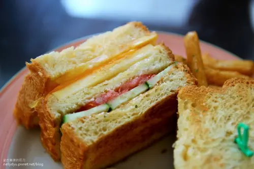 吃-新興。雙魚座早中餐，自動點餐機及豐盛輕食早午餐