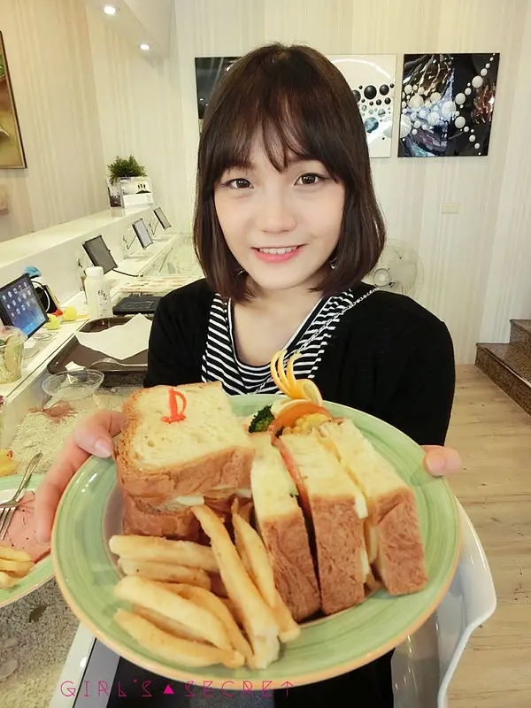 GS愛吃鬼| 高雄。雙魚座早中餐 | 自動點餐機。高CP值豐盛輕食早午餐 | 巨無霸丹麥三明治