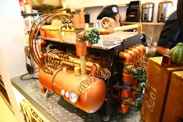 [台中♥ 西區]Butter 巴特2店 Brunch&cafe。新菜上市！鬍子公爵&瑪麗皇后