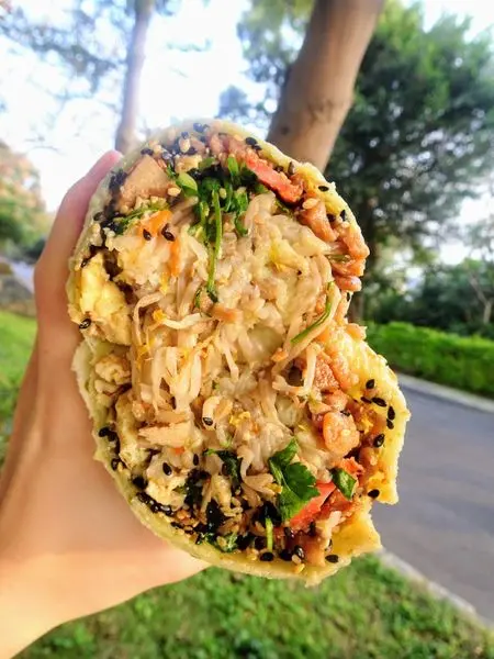 台北信義｜正宗手工(專業)潤餅～半公斤潤餅等你來挑戰！多色餅皮飽足感推薦～