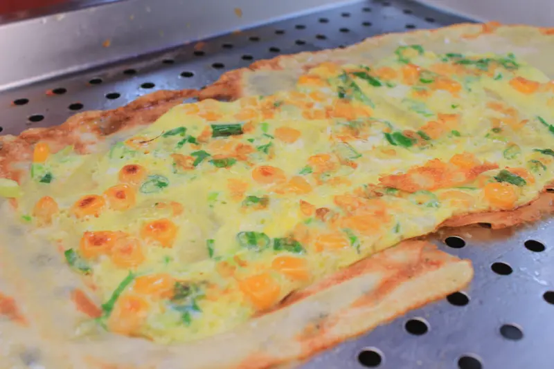 【彰化｜北斗小吃】披著虎皮的禾家古早味蛋餅，外酥內軟蔥香四溢的美味蛋餅。