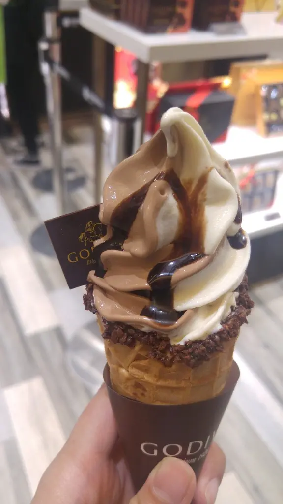 台南東區-GODIVA南紡店買一送一 享受頂級巧克力霜淇淋