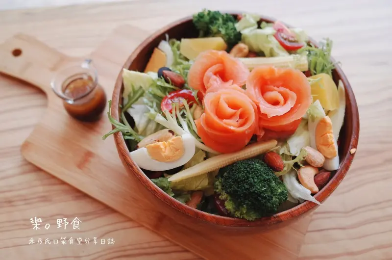 【關於美食（台北忠孝復興Taipei x 樂。野食）】Enjoy the eating time禾乃氏從口袋掏出食堂分享日誌(初訪+二訪)－巷弄清新轉角玻璃屋，好食三明治/早午餐/漢堡/義麵/沙拉/鬆