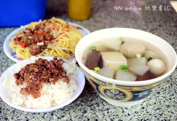 【南投草屯美食小吃】青雲街無名麵攤~乾麵+綜合湯，在地草屯人早餐推薦，草屯圓環附近