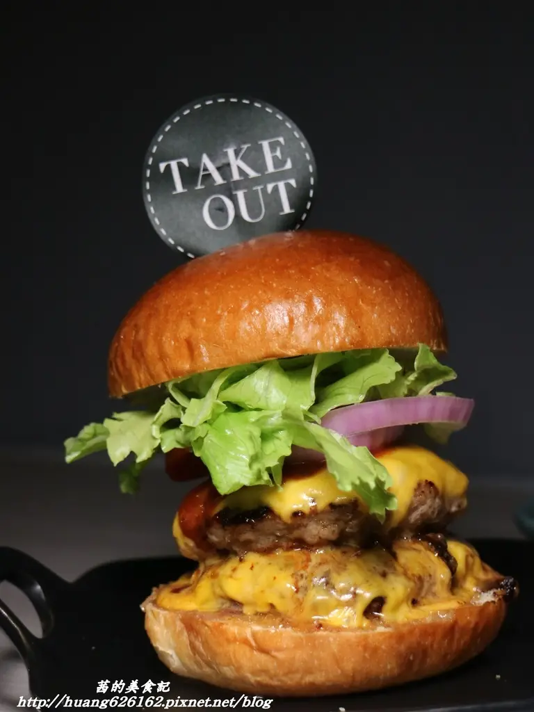 【台北大安區】台北貓咪餐廳『TakeOut Burger&Cafe-忠孝新生店 』不收服務費/免費提供WiFi/捷運忠孝新生站