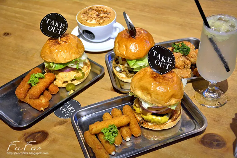 
TakeOut。臨江(通化)夜市附近純牛可樂餅美式漢堡
