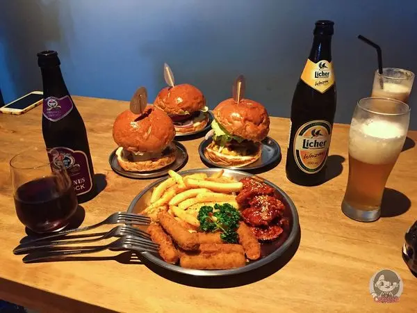 [食記/台北大安]Take Out 美式餐廳 捷運信義安和站 捷運六張犁站 通化夜市旁的新鮮手打牛肉特製漢堡