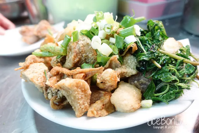 高雄 ▌堪稱全台最好吃鹹酥雞 黃金雙打 : 新鮮蔥蒜加特製胡椒粉